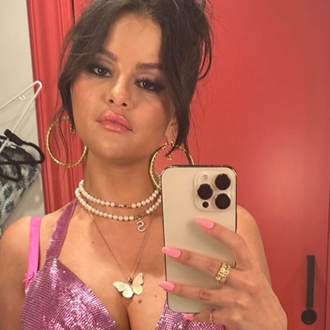 /media/58290/selena-gomez-nails-1.png